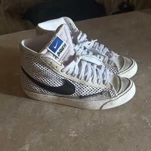 Nike Blazers 6.5 Youth Size Fit like women’s 7.5/8